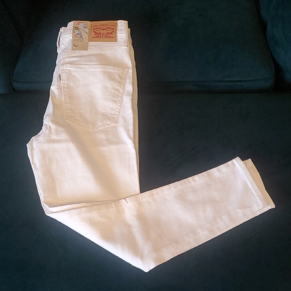 Levi's White Skinny Jeans with Classic Style